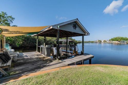 313 14th St, Ruskin, FL 33570-4110