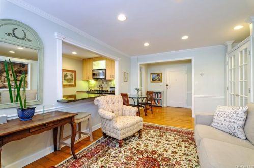 7 Chateaux Cir, Scarsdale, NY 10583-4139