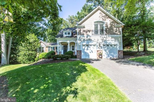 916 Constellation Dr, Great Falls, VA 22066-2505