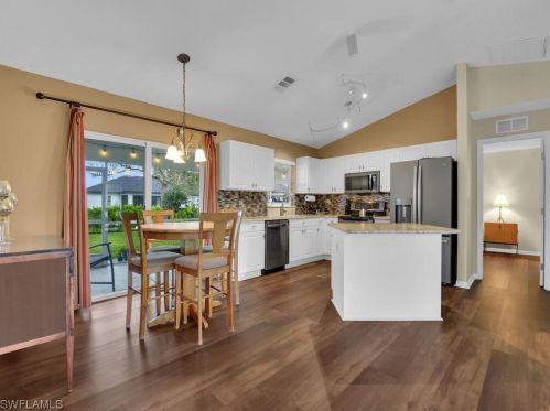 2837 6th Ter, Cape Coral FL  33993-7008 exterior