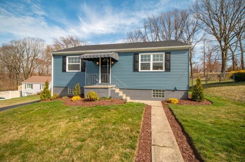 220 Beverly Dr, New Kensington PA  15068-3208 exterior