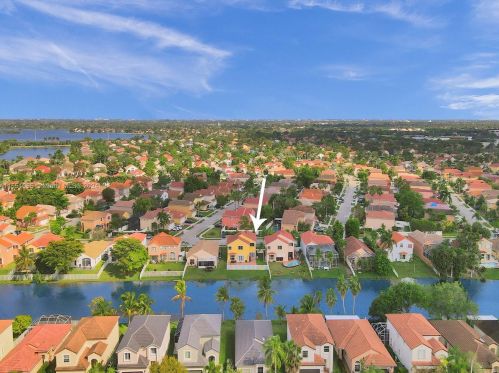 1282 192 Ave, Hollywood FL 33029-5823 exterior