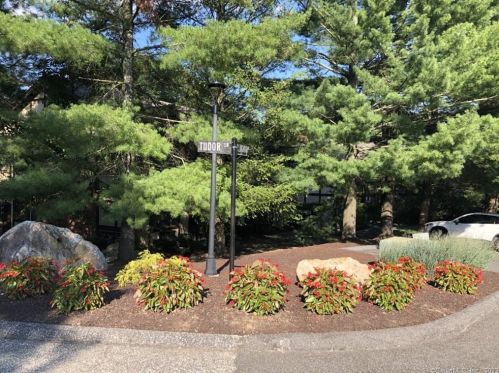 29 Andover Ct, Brookfield Center CT  06804-2725 exterior
