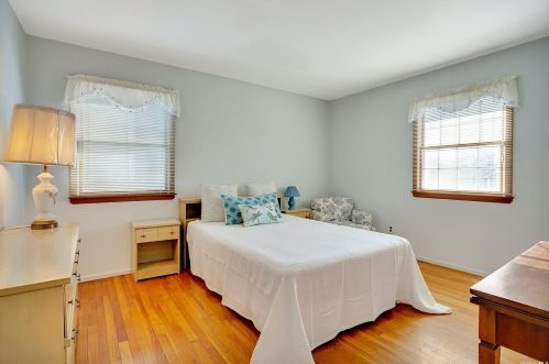 5 Enfield Ln, San Remo NY  11754-4028 exterior