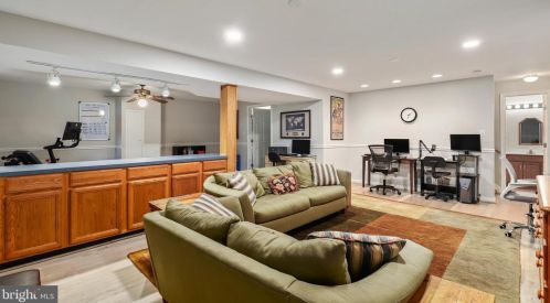 1426 Cellar Crk Way, Herndon VA  20170-2805 exterior