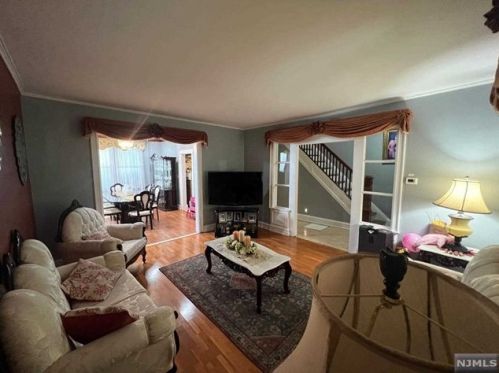 409 Park Ave, Fairview NJ  07022-1116 exterior