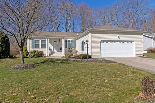 17 Wyndwood Rd, Uncasville, CT 06382-2073