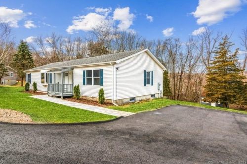 7 Cypress Rd, Uncasville, CT 06382-1420