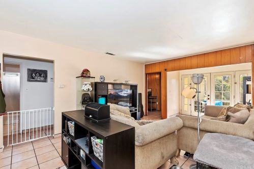10780 Jackson Ave, Lynwood, CA 90262-2320