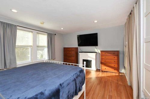 324 4 St, Elwood NY  11731-2930 exterior
