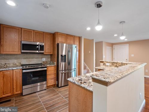 2268 Cocquina Dr, Herndon VA  20191-1140 exterior