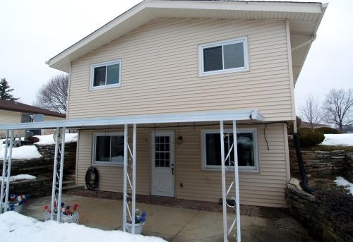 5887 Sugarbush Ln, Greendale, WI 53129-2622