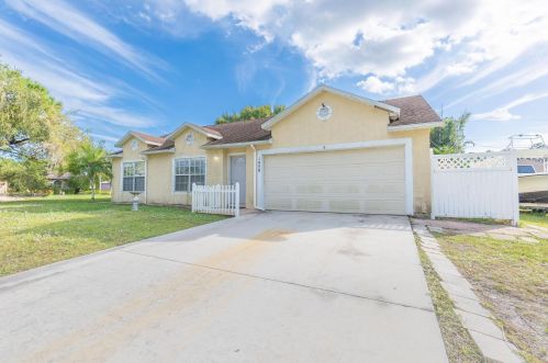 1450 Gadsan Ave, Fort Pierce, FL 34953-6561