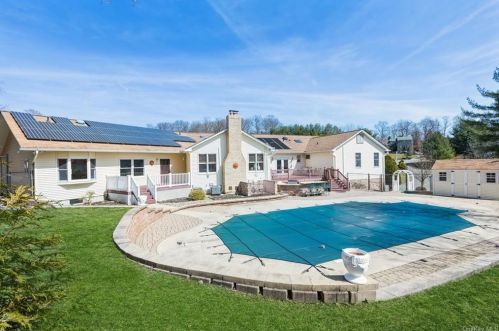 1 Lenni Lenape Ct, Stony Point NY  10980-3438 exterior