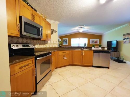 2937 179 Ave, Hollywood FL 33029-1602 exterior