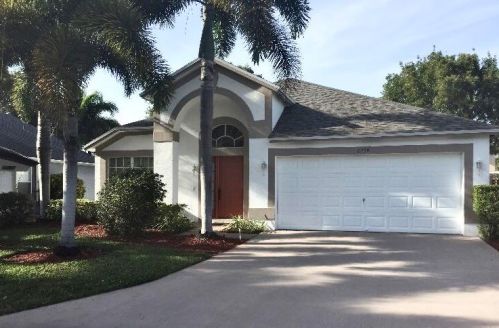 2239 Soundings Ct, West Palm Beach, FL 33413-2048