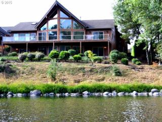 3065 2nd Ave, Camas, WA 98607-2312