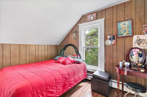 242 Clifton St, Wallingford CT  06492-4001 exterior