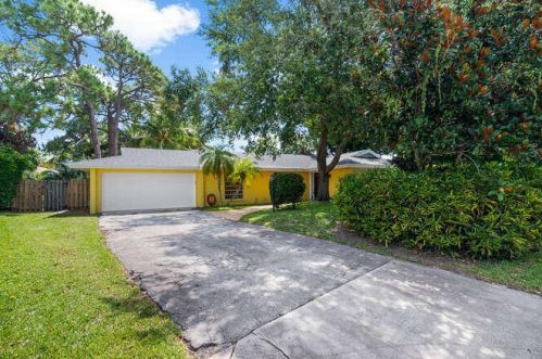 4325 Magnolia St, West Palm Beach, FL 33418-3929