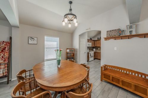 916 Raleigh Path Rd, Denton TX 76208-2907 exterior