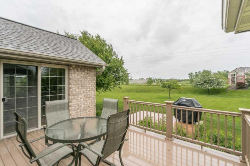 426 Woodfield Dr, Green Bay, WI 54313-9563
