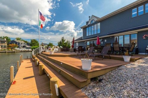 98 Jib Ln, Bricktown NJ  08723-6747 exterior