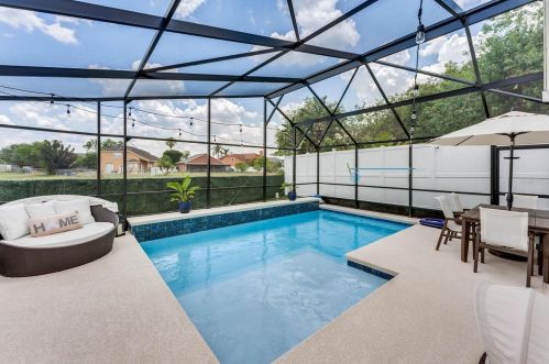9850 Surrey Ridge Rd, Orlando, FL 32825-8742