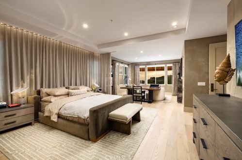 12 Tidal Surf, Newport Beach CA  92657-1905 exterior