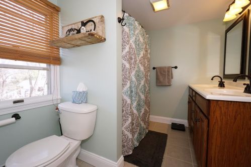 16 Beach St, Fremont NH  03044-3565 exterior