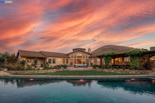 1080 Victorine Rd, Livermore CA  94551-6635 exterior