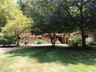 193 Scenic View Dr, Akron, OH 44321-1347