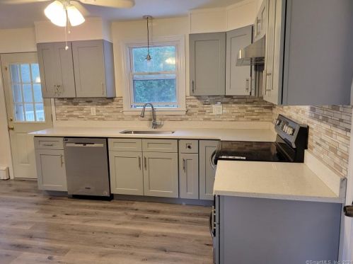 169 Pool Rd, North Haven CT  06473-1843 exterior