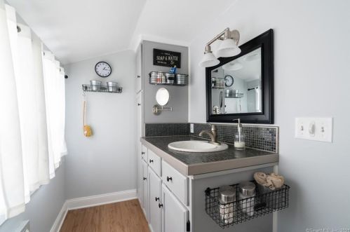 25 Losee Dr, Litchfield CT  06778-2507 exterior