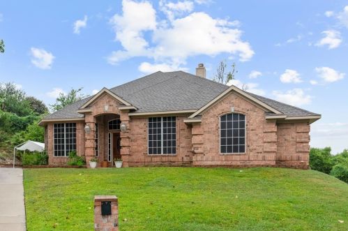 8654 Glen Hollow Dr, Fort Worth, TX 76179-2842