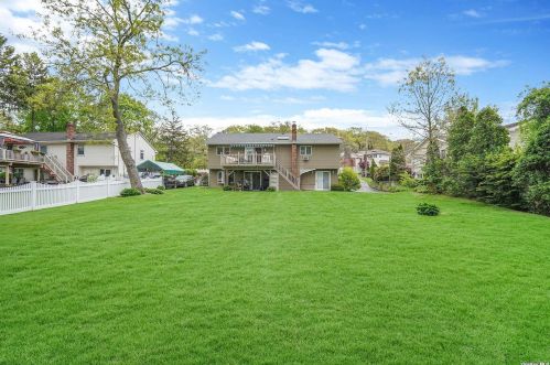 21 Manchester Dr, Bethpage NY  11714-3203 exterior