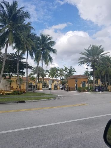 9630 2nd St, Hollywood, FL 33024-6273