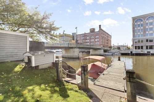 1101 Edison St, Milwaukee, WI 53202-3147