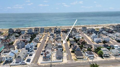 32 Jacobsen Ln, Normandy Beach, NJ 08739-9005