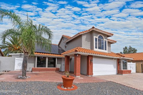 7929 Castle Bay St, Tucson, AZ 85747-9233