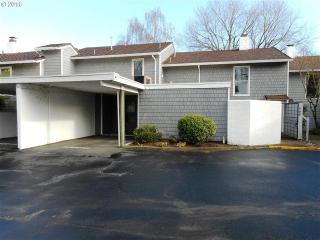 705 Tomahawk Island Dr, Portland OR  97217-7967 exterior