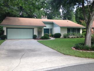 2742 Saratoga Rd, Deland, FL 32720-1403