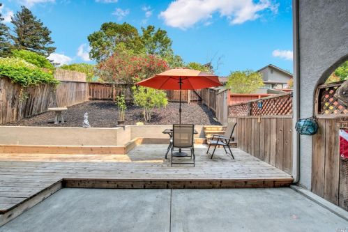 1718 Lindo St, Benicia CA  94510-2338 exterior