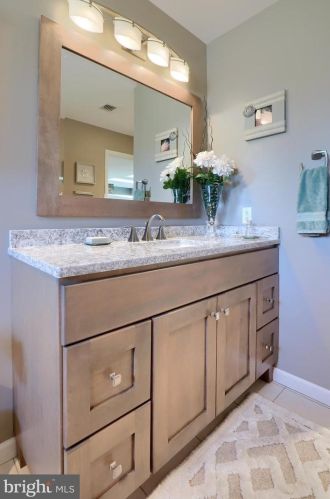 34 Red Leaf Ln, Lancaster PA 17602-7000 exterior