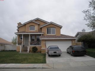 1825 Shamrock Ave, Palmdale CA  93550-7382 exterior