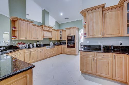 160 Saratoga Ave, Fort Pierce FL  34953-5974 exterior