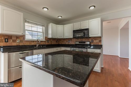 142 Laurel Trl, Swedesboro NJ  08085-4074 exterior