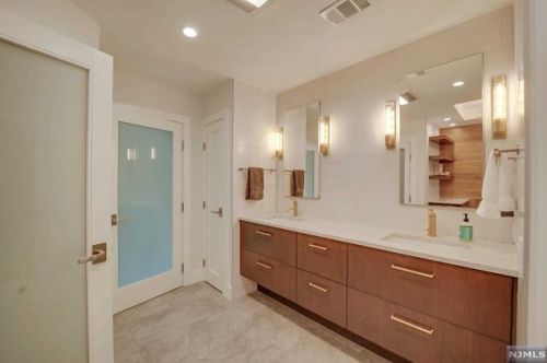 44 Hunters Run, Oakland NJ  07436-2344 exterior