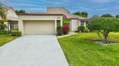 5670 Kiowa Cir, Boynton Beach, FL 33437-1901