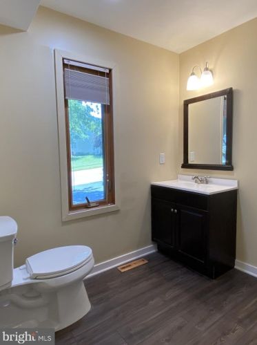 176 Fairhill Dr, Wilmington DE  19808-4309 exterior