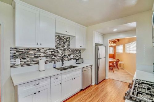 4746 Whitewood Ave, Long Beach, CA 90808-1032